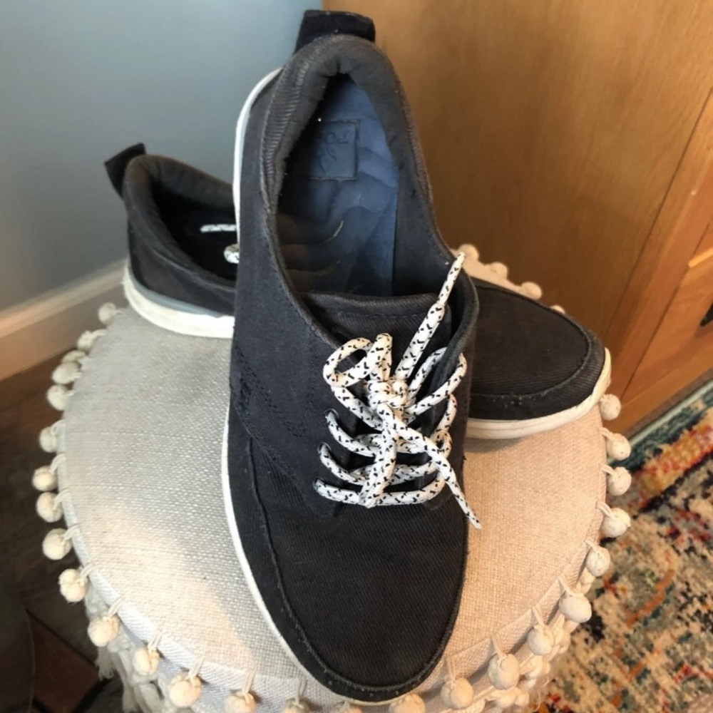 Reef tennis shoes